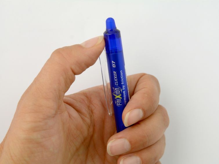 Pilot 2 stylos FriXion Ball 0.7 bleu 6 recharges et gomme